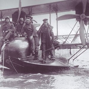 Felixstowe F.2A and crew
