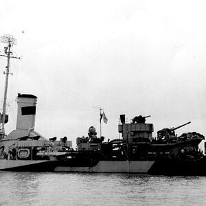 USS Mugford (DD-389) WWII US Navy dazzle camouflage 1944_d