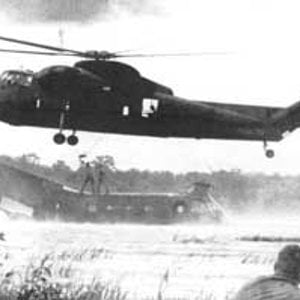 CH-37_Mojave_Attempts_Rescue_Downed_CH-21_Shawnee