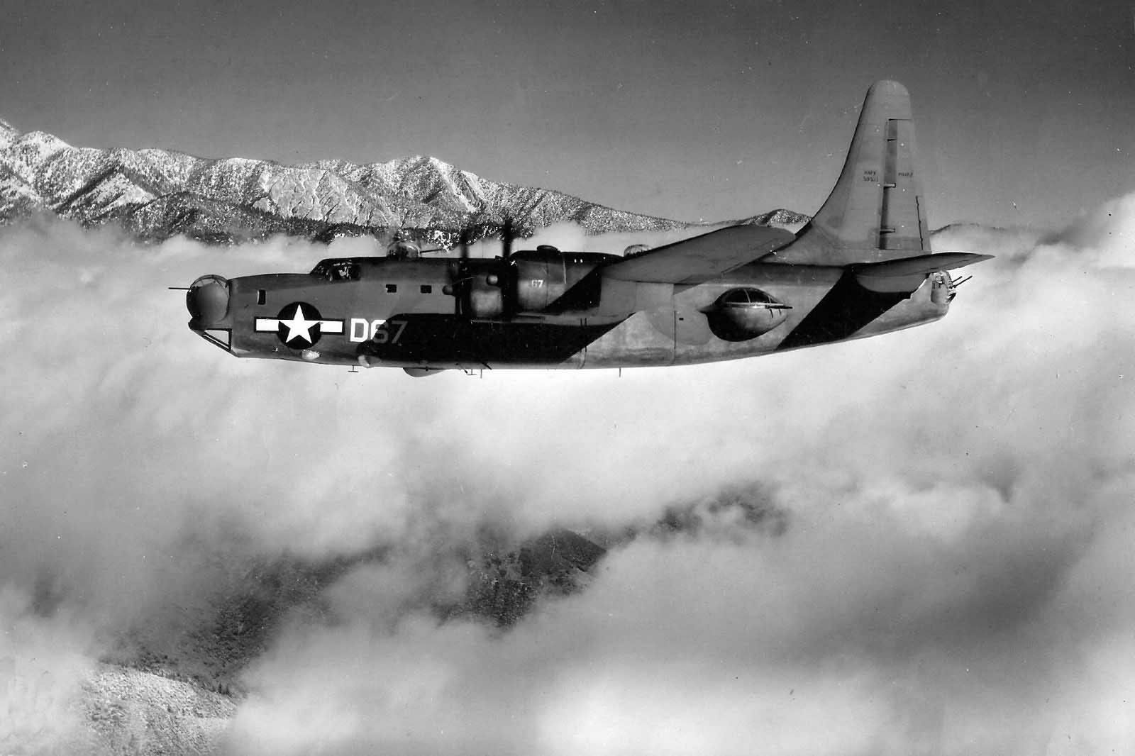 Consolidated PB4Y-2 Privateer D67 in flight, 1945 (3)