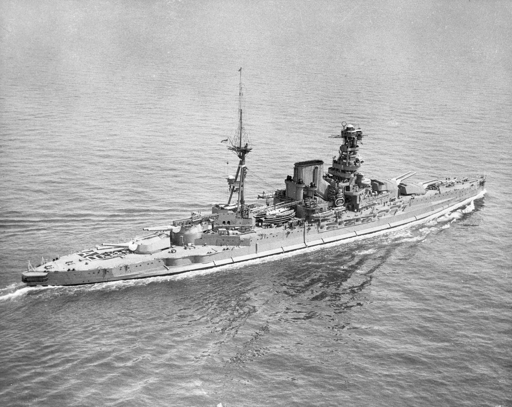 HMS Barham, a Queen Elizabeth-class battleship (4)