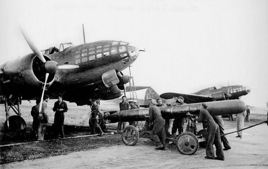 Ilyushin Il-4T with a 45-36-AN torpedo